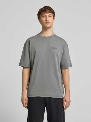 T-shirt o kroju oversize z logo w formie haftu Pegador