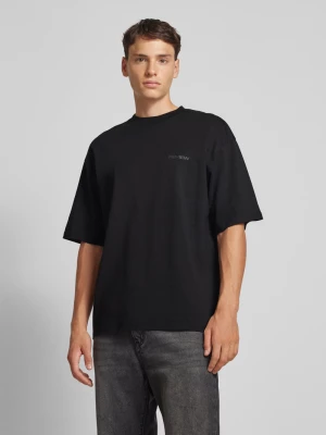 T-shirt o kroju oversized Essentials REVIEW