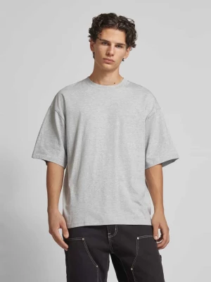 T-shirt o kroju oversized Essentials REVIEW