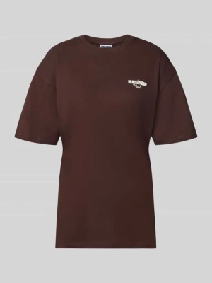 t-shirt o kroju oversized fit z czystej bawełny z detal z logo REVIEW Ciemnobrązowy
