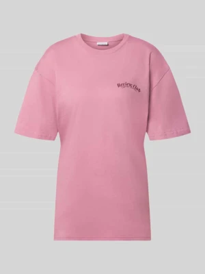 t-shirt o kroju oversized fit z czystej bawełny z detal z logo REVIEW Różowawy