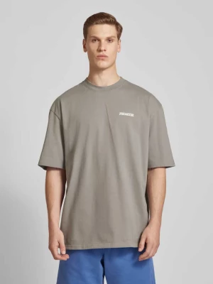 T-shirt o kroju oversized z nadrukiem z logo model ‘BASS’ Pegador