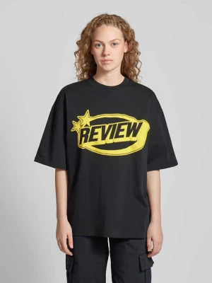 T-shirt o kroju oversized z nadrukiem z logo Review