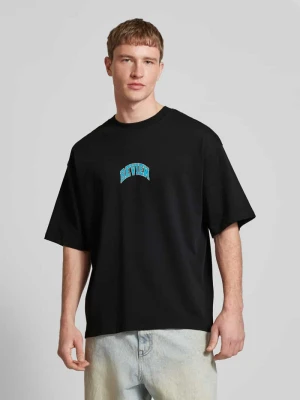 T-shirt o kroju oversized z nadrukiem z logo REVIEW