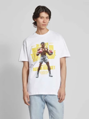 T-shirt o kroju oversized z nadrukiem z motywem i napisem model ‘Rumble’ mister tee