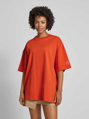 T-shirt o kroju oversized z obniżonymi ramionami model ‘Yeah’ Karo Kauer