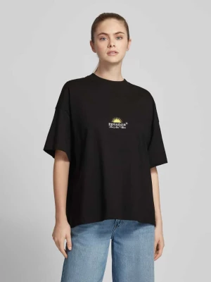 T-shirt o kroju oversized z okrągłym dekoltem model ‘FLORA’ Pegador