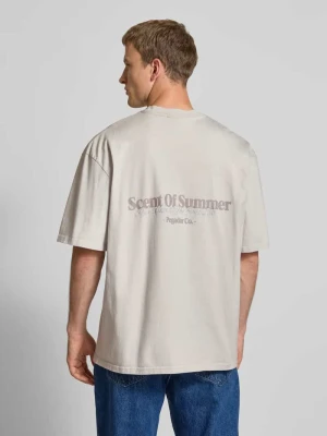 T-shirt o kroju oversized z okrągłym dekoltem Pegador