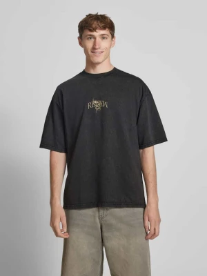 T-shirt o kroju oversized z okrągłym, prążkowanym dekoltem REVIEW