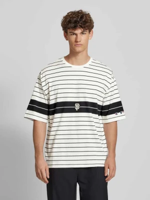 T-shirt o kroju oversized z wyhaftowanym logo Champion
