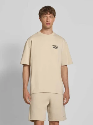 T-shirt o kroju oversized z wyhaftowanym logo model ‘Hamker’ Pegador