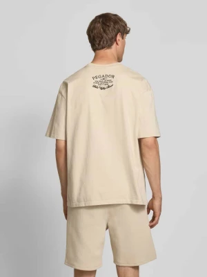 T-shirt o kroju oversized z wyhaftowanym logo model ‘Hamker’ Pegador
