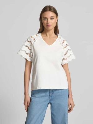 T-shirt o kroju regular fit z ażurową koronką model ‘BLASY’ Vero Moda