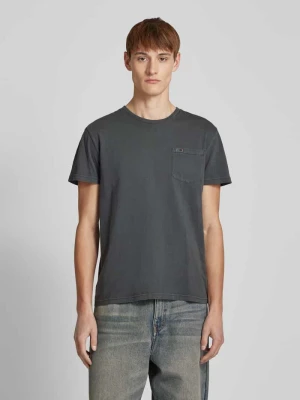 T-shirt o kroju regular fit z bawełny z kieszenią na piersi Tommy Jeans