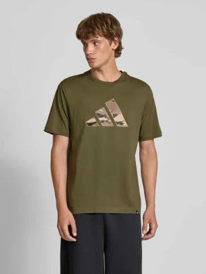 T-shirt o kroju regular fit z czystej bawełny z nadrukiem z logo adidas Sportswear
