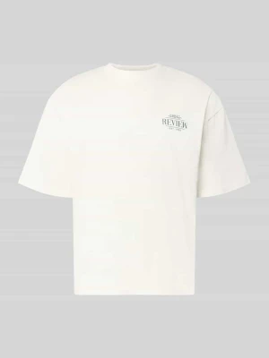 t-shirt o kroju regular fit z czystej bawełny z nadrukiem z tyłu REVIEW Złamany biały