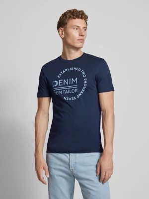 T-shirt o kroju regular fit z dużym napisem z logo Tom Tailor Denim