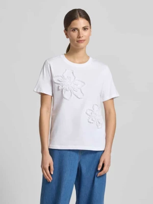 T-shirt o kroju regular fit z falbankami comma