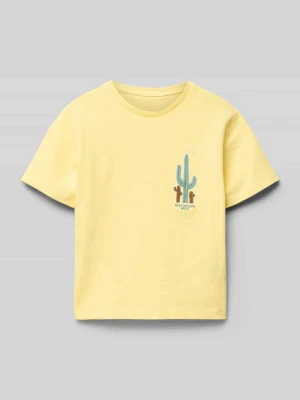 T-shirt o kroju regular fit z haftami model ‘HELMUT’ name it