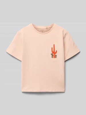 T-shirt o kroju regular fit z haftami model ‘HELMUT’ name it