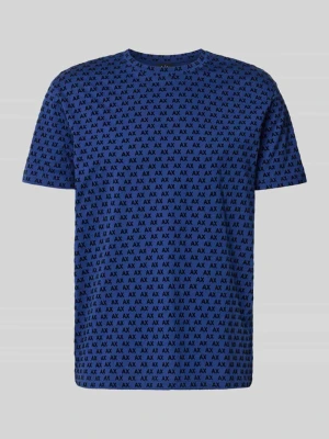 t-shirt o kroju regular fit z nadrukiem na całej powierzchni Armani Exchange Niebieski