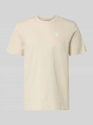 T-shirt o kroju regular fit z nadrukiem z logo Calvin Klein Jeans