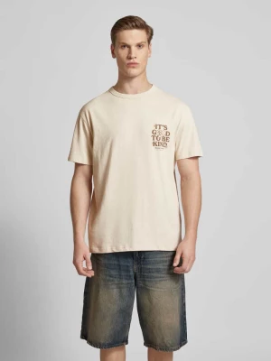 T-shirt o kroju regular fit z nadrukiem z logo model ‘NOVELTY GRAPHIC’ Tommy Jeans