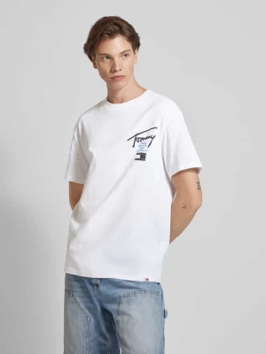 T-shirt o kroju Regular Fit z nadrukiem z logo Tommy Jeans