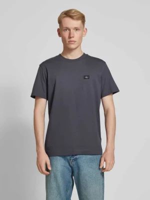 T-shirt o kroju regular fit z naszywką z logo Calvin Klein Jeans