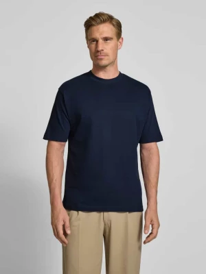 T-shirt o kroju regular fit z okrągłym dekoltem MCNEAL