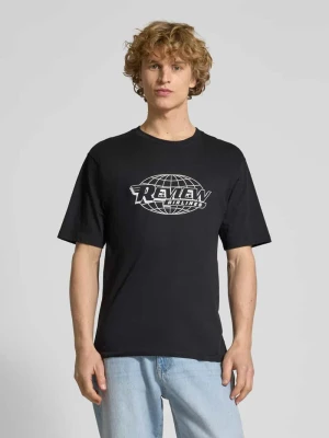 T-shirt o kroju regular fit z okrągłym dekoltem REVIEW