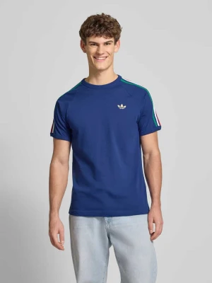 T-shirt o kroju regular fit z paskami w kontrastowym kolorze adidas Originals
