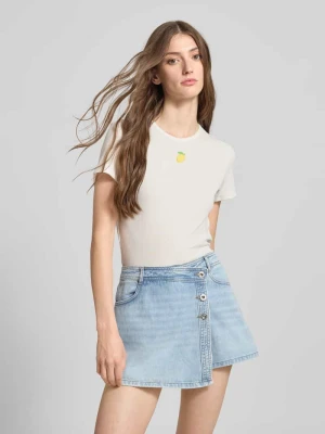 T-shirt o kroju regular fit z prążkowaniem model ‘DANIELLA’ Only