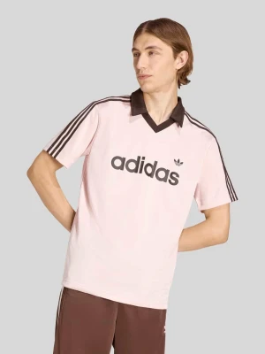 T-shirt o kroju regular fit z trykotowym stylem z nadrukiem z logo adidas Originals