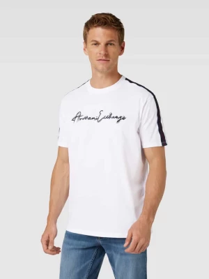 T-shirt o kroju regular fit z wyhaftowanym logo Armani Exchange