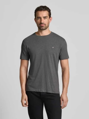 T-shirt o kroju regular fit z wyhaftowanym logo Gant