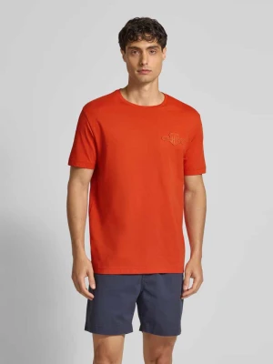 T-shirt o kroju regular fit z wyhaftowanym logo i okrągłym dekoltem Gant