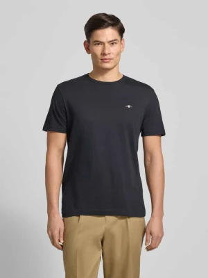 T-shirt o kroju regular fit z wyhaftowanym logo model ‘SHIELD’ Gant
