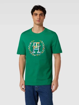 T-shirt o kroju regular fit z wyhaftowanym logo Tommy Hilfiger