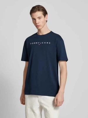 T-shirt o kroju regular fit z wyhaftowanym logo Tommy Jeans