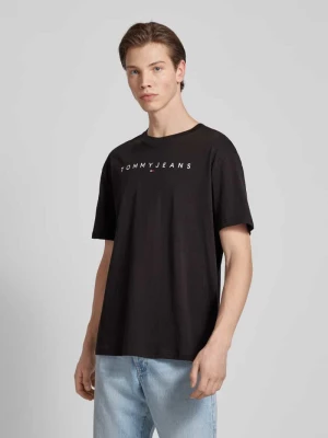 T-shirt o kroju regular fit z wyhaftowanym logo Tommy Jeans