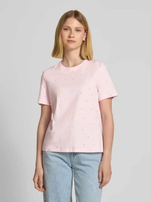 T-shirt o kroju regular fit z wyhaftowanym motywem model ‘PAULINA’ Vero Moda
