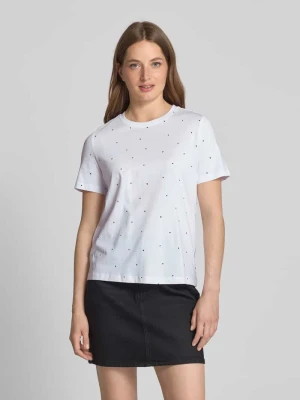 T-shirt o kroju regular fit z wyhaftowanym motywem model ‘PAULINA’ Vero Moda