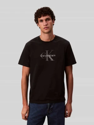 T-shirt o kroju relaxed fit z czystej bawełny z nadrukiem logo Calvin Klein Jeans Czarny