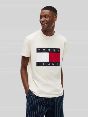 T-shirt o kroju relaxed fit z czystej bawełny z nadrukiem logo Tommy Jeans Złamany biały