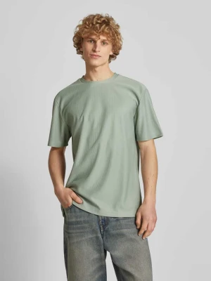 T-shirt o kroju relaxed fit z detalem z logo model ‘FRED’ Only & Sons