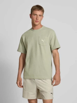 T-shirt o kroju relaxed fit z kieszenią na piersi PUMA PERFORMANCE