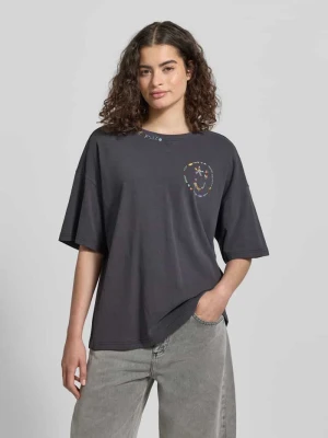 t-shirt o kroju relaxed fit z kwiatowym haftem Jake*s Czarny