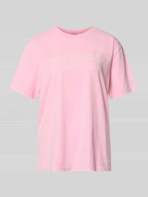 t-shirt o kroju relaxed fit z nadrukiem z logo model 'Formation' P.E Nation