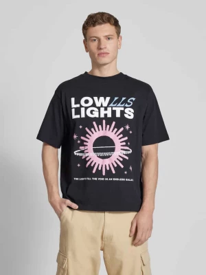 T-shirt o kroju relaxed fit z nadrukiem z motywem model ‘Galaxy’ Low Lights Studios